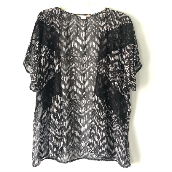 Love Squared Tops - LOVE SQUARED Black & White Kimono Top